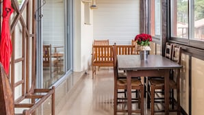 Dining - Duplex in Biscarrosse: 6 Guests, Central Location, WIFI, Parking, Terrace, Modern Amenities (Biscarrosse Plage)