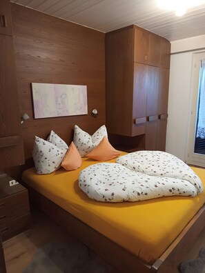 2 chambres, fer et planche à repasser, Wi-Fi gratuit, draps fournis