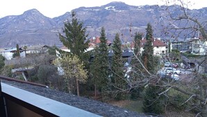 A residential area with houses, trees, and mountains in the background. - Apartment 'Annabelle' with Shared Garden, Wi-Fi, and Optional Private Pool Use (Lana)