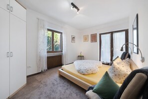 2 chambres, fer et planche à repasser, Wi-Fi gratuit, draps fournis