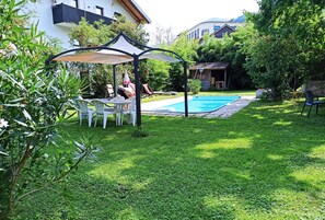 Pool - Holiday Apartment 'Annabelle' with Shared Pool, Shared Garden and Wi-Fi (Lana)