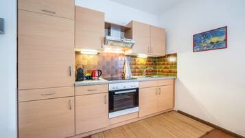 Kühlschrank, Ofen, Herdplatte, Geschirrspüler