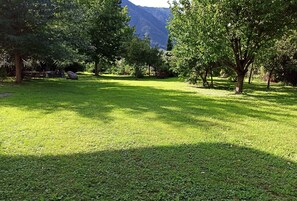 Property grounds - Holiday Apartment 'Oase' with Shared Pool, Shared Garden and Wi-Fi (Lana)