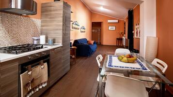 KĂŒhlschrank, Ofen, Herdplatte, GeschirrspĂŒler