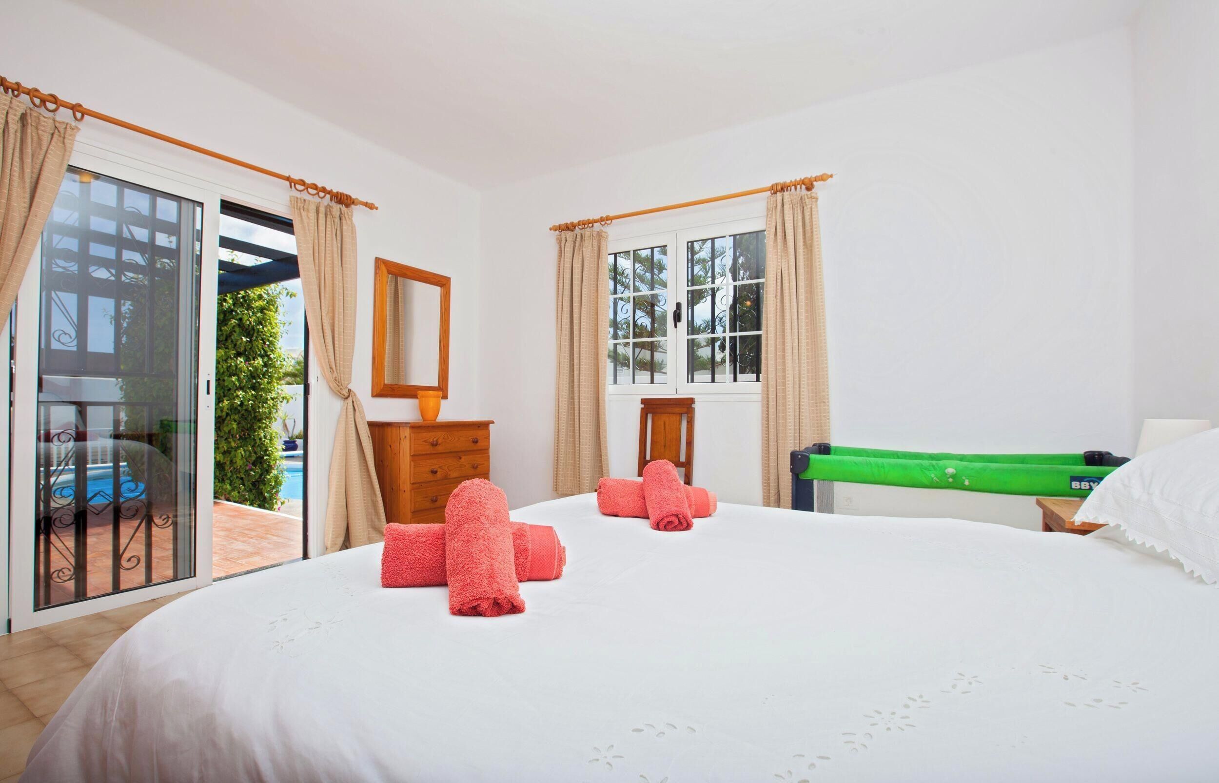 3 bedrooms, iron/ironing board, free WiFi, bed sheets