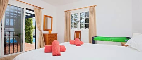 3 bedrooms, iron/ironing board, free WiFi, bed sheets