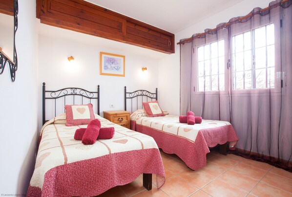 3 dormitoris, planxa i posts de planxar, wifi gratuïta i roba de llit