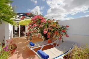 Terrace/patio - Bungalow Aloe Dunas: jardín, piscina compartida y Wi-Fi rápido en Maspalomas (Maspalomas)