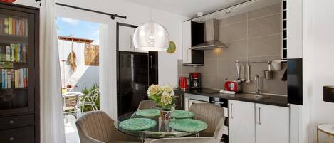 Fridge, microwave, stovetop, coffee/tea maker