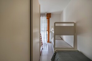 2 bedrooms, bed sheets