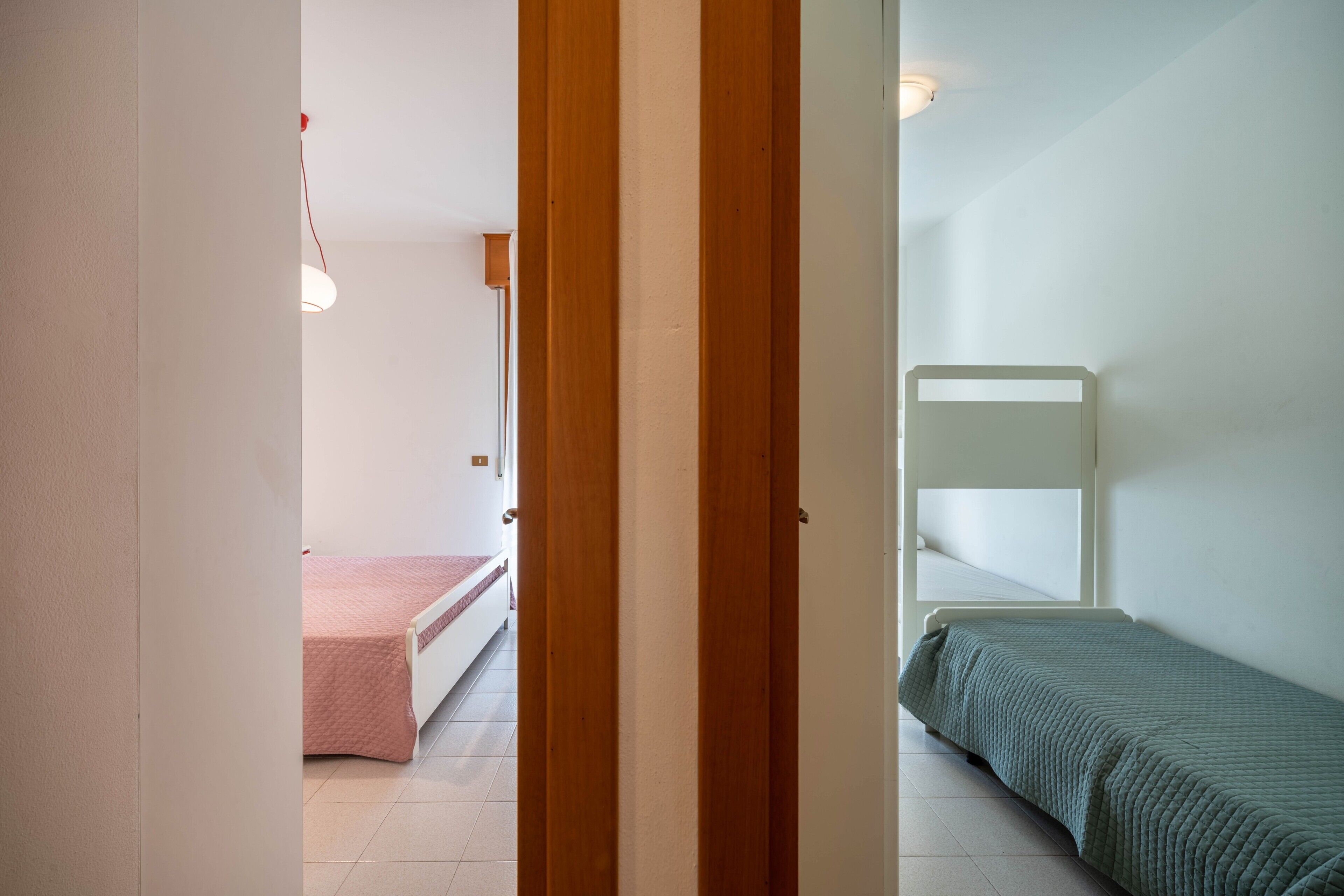 2 多间卧室、床单