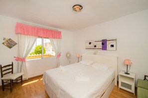 3 chambres, fer et planche à repasser, Wi-Fi gratuit, draps fournis