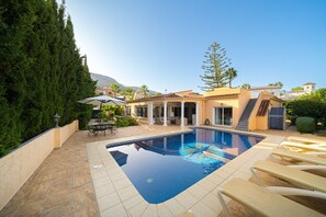 Pool - Villa Casa Santana with Mountain View, Pool, Terraces & Wi-Fi (Alfaz del Pi)