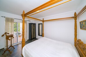 4 bedrooms, iron/ironing board, free WiFi, bed sheets - Villa Casa Santana with Mountain View, Pool, Terraces & Wi-Fi (Alfaz del Pi)