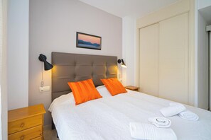 2 slaapkamers, een strijkplank/strijkijzer, gratis wifi, beddengoed