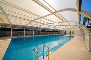 Piscina interna, piscina aquecida