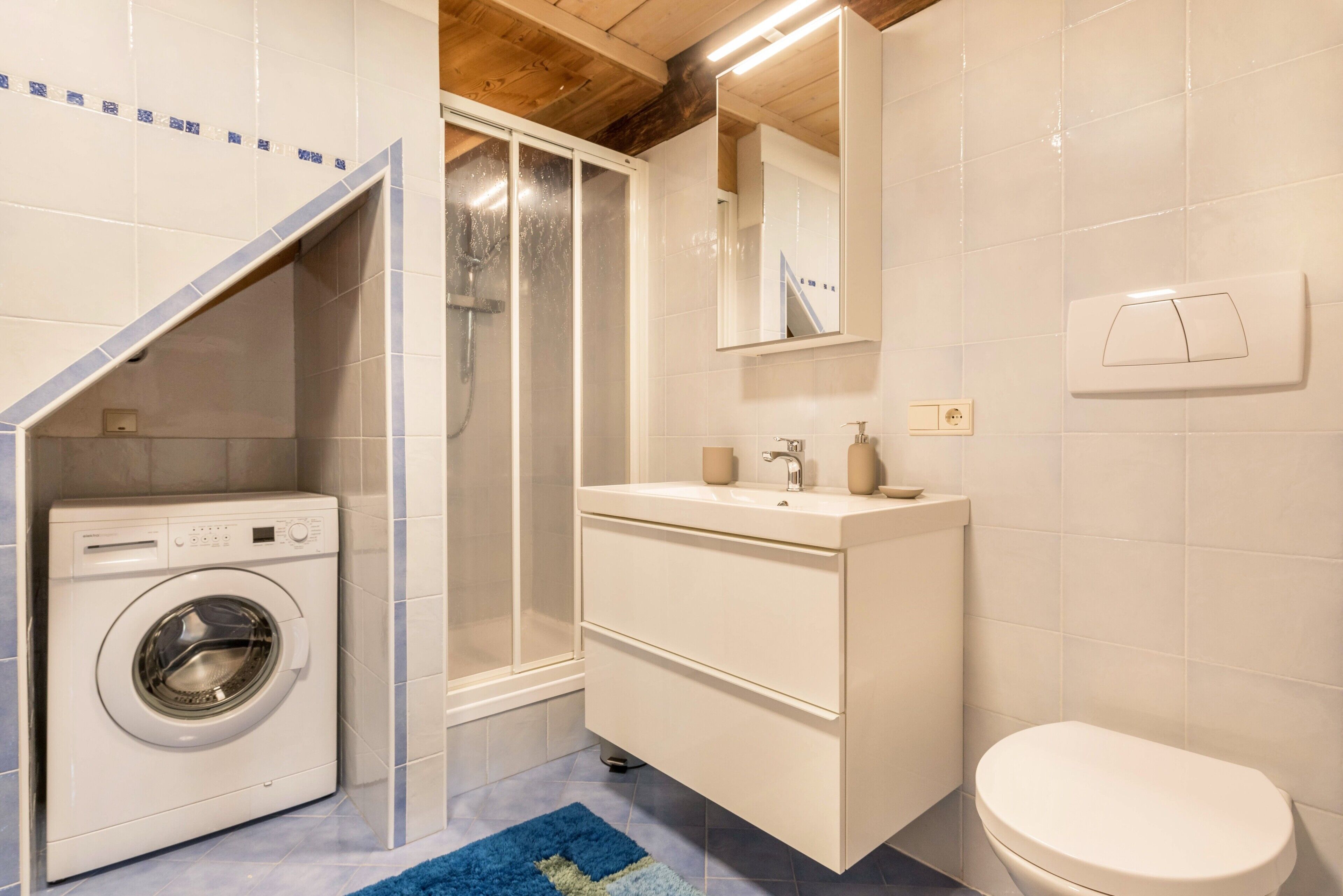 Bathtub, hair dryer, towels