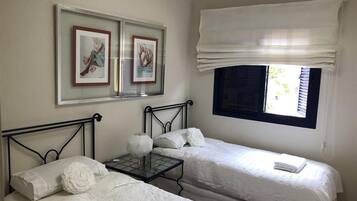 2 chambres, fer et planche à repasser, Wi-Fi gratuit, draps fournis