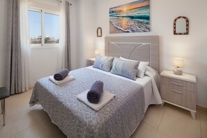 2 bedrooms, iron/ironing board, free WiFi, bed sheets - Apartment 'Vistas Al Mar' with Sea View, Wi-Fi and Air Conditioning (Algarrobo Costa)