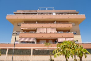 Exterior - Apartment 'Vistas Al Mar' with Sea View, Wi-Fi and Air Conditioning (Algarrobo Costa)