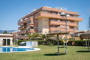 Pool - Apartment 'Vistas Al Mar' with Sea View, Wi-Fi and Air Conditioning (Algarrobo Costa)