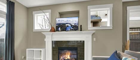 TV connectée, cheminée, jeux vidéo