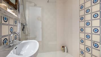 Bathtub, hair dryer, towels