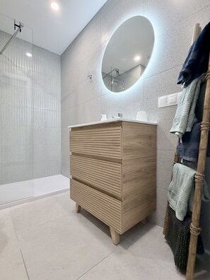Deluxe Double Room, Ensuite, City View | Bathroom | Shower, rainfall showerhead, hair dryer, towels - Las Brisas Estepona (Estepona)