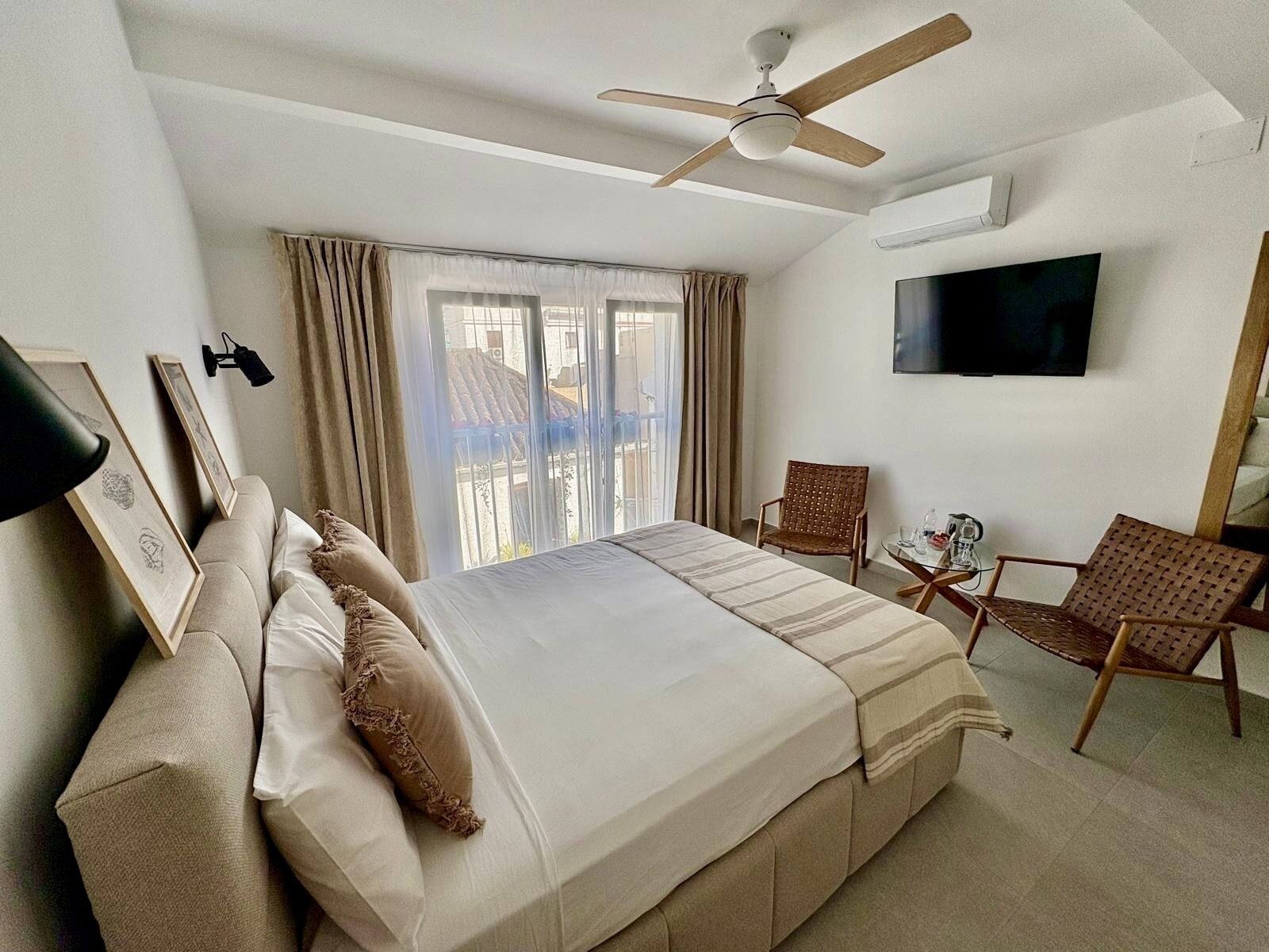 Deluxe-Doppelzimmer, mit Bad, Stadtblick