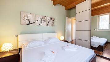 1 dormitori, planxa i posts de planxar, wifi gratuïta i roba de llit