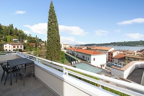 Outdoor dining - Apartment 'Rocchetta Flat' with Lake View, Wi-Fi and Air Conditioning (Salò)