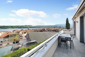 Outdoor dining - Apartment 'Rocchetta Flat' with Lake View, Wi-Fi and Air Conditioning (Salò)