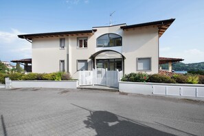 Exterior - Apartment 'Rocchetta Flat' with Lake View, Wi-Fi and Air Conditioning (Salò)
