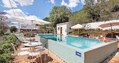 Holiday Home "Casa da Tita - Apartamento Celeiro" with Mountain View, Pool, A/C & Wi-Fi