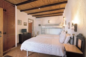 1 bedroom, free WiFi, bed sheets