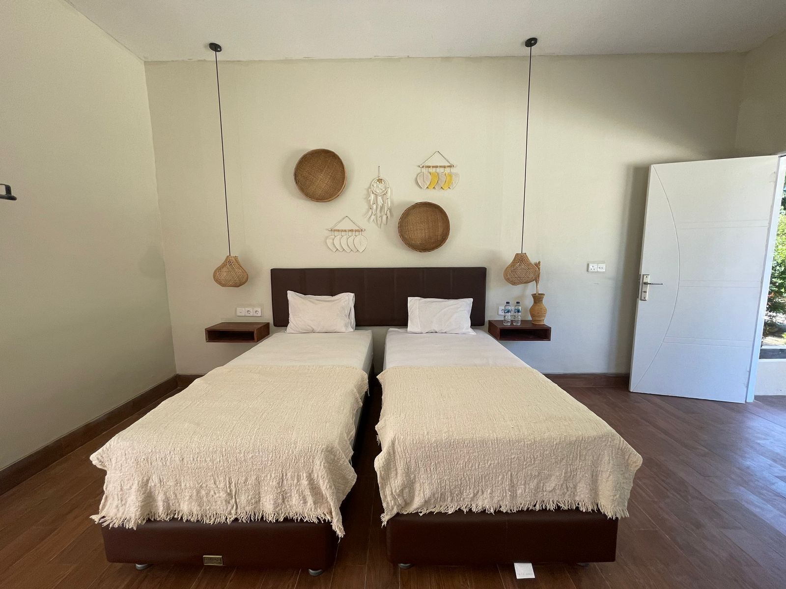 Rom – deluxe, 1 queensize-seng | Skrivebord, ekstrasenger (mot et tillegg), wi-fi (inkludert) og sengetøy