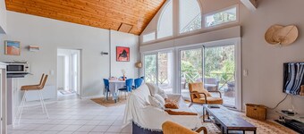 Biscarrosse: Villa avec Piscine Privée, Jardin, 3 Chambres, Proche du Golf, WiFi Inclus