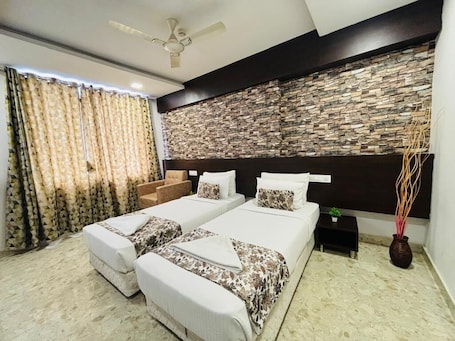 Executive Double Room | Premium bedding, memory foam beds, iron/ironing board, rollaway beds