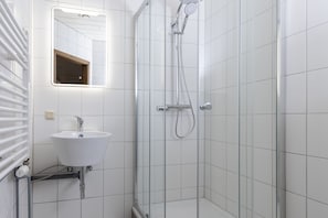 Dusche, Handtücher, Seife, Shampoo