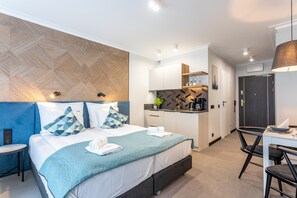 Silitysrauta/-lauta, ilmainen Wi-Fi, vuodevaatteet