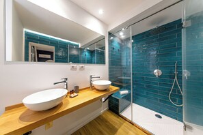 Standard Room | Bathroom | Shower, rainfall showerhead, free toiletries, hair dryer - Taliammari (Cefalù)
