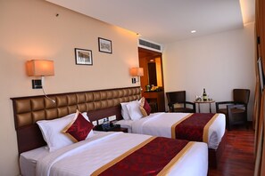 Executive Twin Room | In-room safe, desk, laptop workspace, blackout curtains - Raaj Bhaavan Clarks Inn Chennai (Chennai)