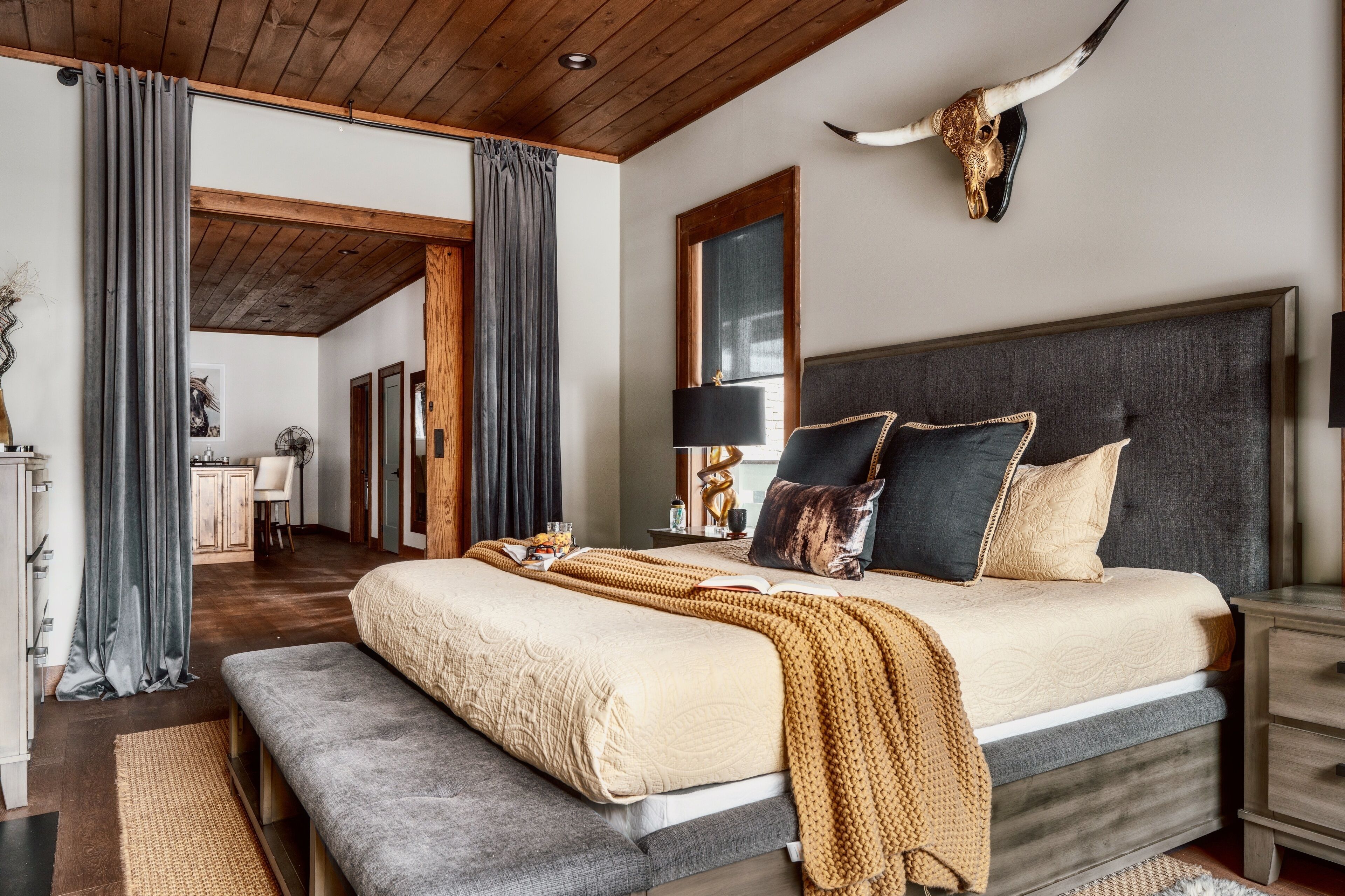 5 slaapkamers, luxe beddengoed, een strijkplank/strijkijzer, reisbedje