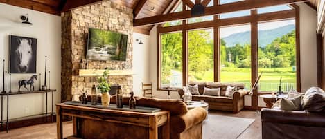 Smart TV, fireplace, DVD player, table football