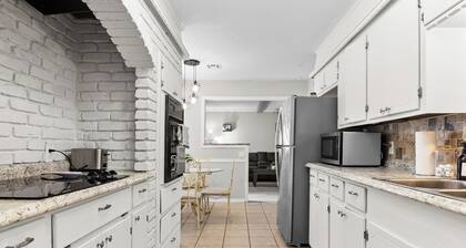 Beautiful home w/easy access to anywhere in Tulsa!