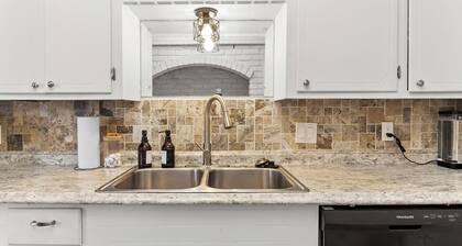 Beautiful home w/easy access to anywhere in Tulsa!