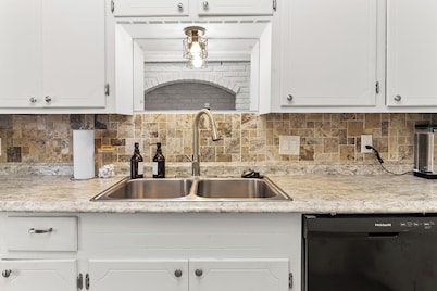 Beautiful home w/easy access to anywhere in Tulsa!