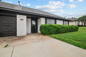 Exterior detail - Beautiful home w/easy access to anywhere in Tulsa! (Tulsa)