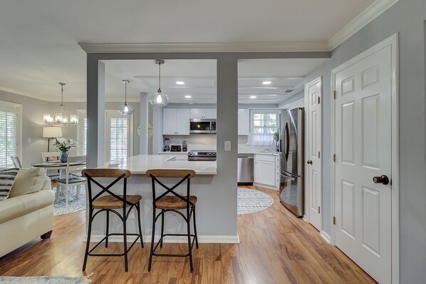 Kühlschrank, Mikrowelle, Geschirrspüler