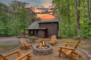 Property grounds - Relaxing Mountain Retreat – Flowing Creek, Winery Access & Big Savings (Sautee Nacoochee)